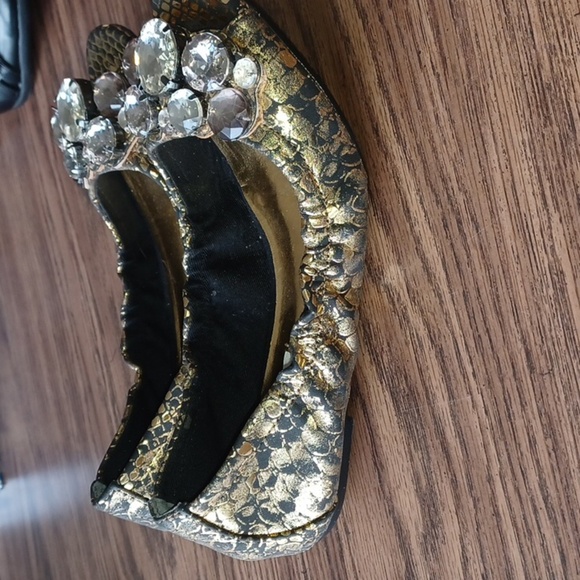 Simply Vera Wang Peep Toe Flats w/Embellishment - Gold/Black - 6 - Picture 3 of 6